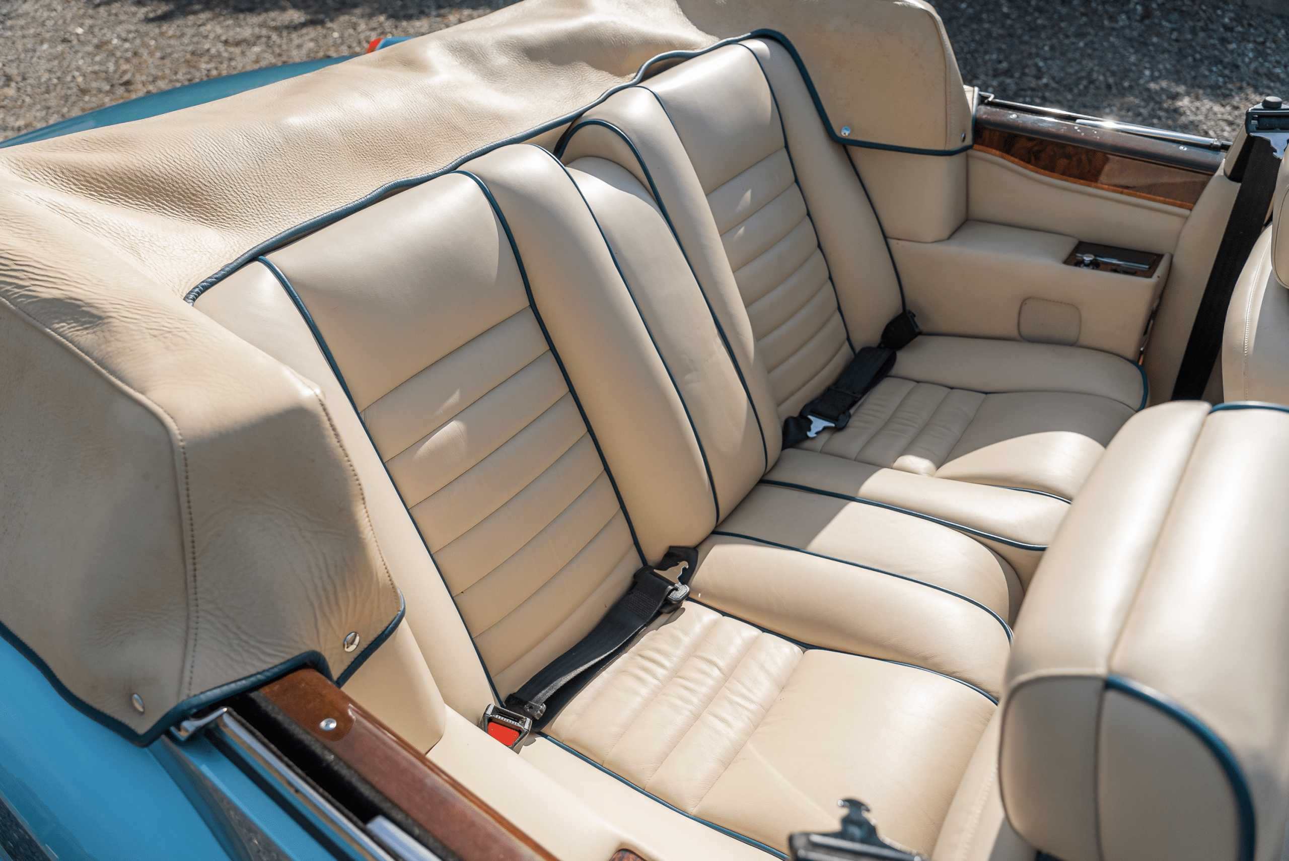 1989 Rolls-Royce Corniche II, rear interior