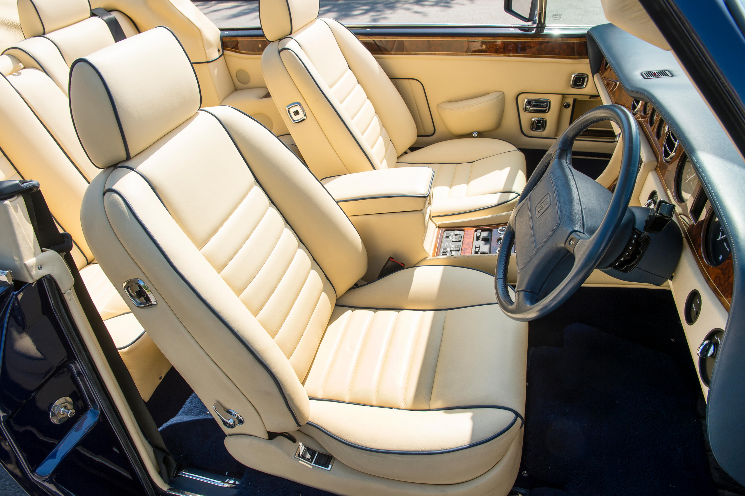 1995 Rolls-Royce Corniche, front interior