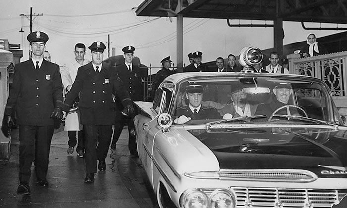 Police Captain Fred Woodward drives Elvis to Graceland.