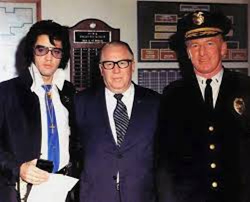 Elvis with Denver Police, November 17, 1970. Police Chief George L. Seaton gives him a police badge.