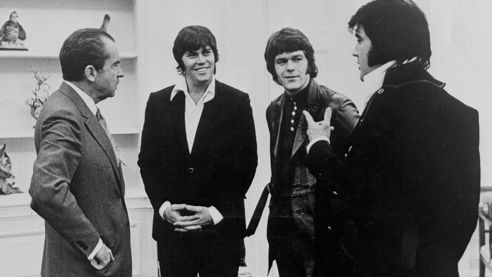 Da esquerda para a direita, Presidente Nixon, Sonny West, Jerry Schilling e Elvis, 21 de dezembro de 1970.