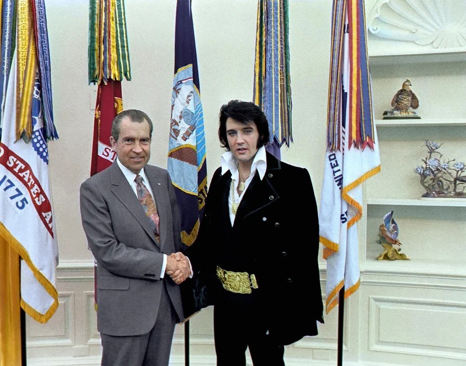 Elvis com o Presidente Nixon, 21 de dezembro de 1970.