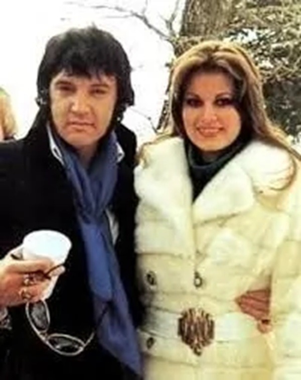 Elvis com Ginger Alden. Unchained Melody.