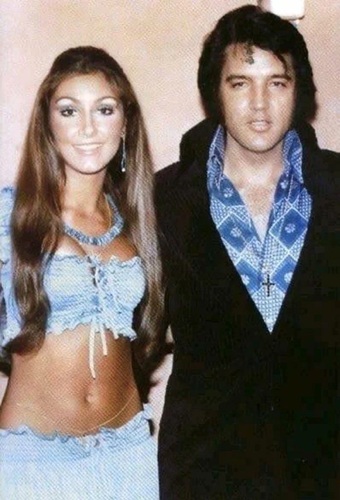 Elvis com a namorada Linda Thompson (1972 – 1976).
