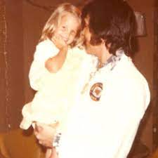 Lisa Marie, com seis anos, com o seu pai, 14 de fevereiro de 1974.