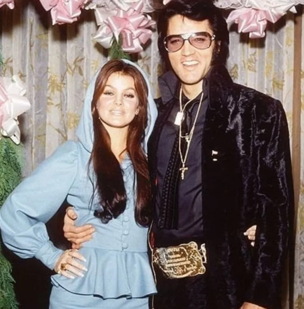 Elvis e Priscilla no casamento de George Klein, para quem Elvis foi o padrinho, 5 de dezembro de 1970.